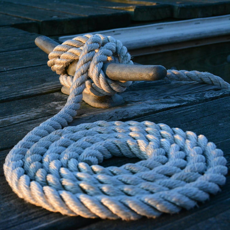 Handmade nautical keychains in 30 colors. Eco-friendly gifts for beach lovers and coastal fans.