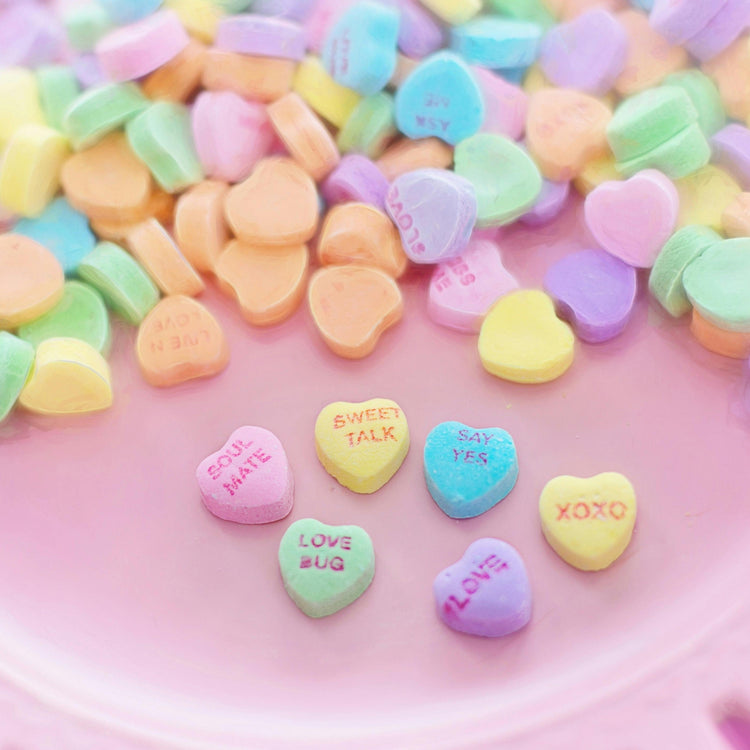 Handmade Valentine’s Day keychains in 30 colors. Eco-friendly, heartfelt gifts for parties and loved ones.
