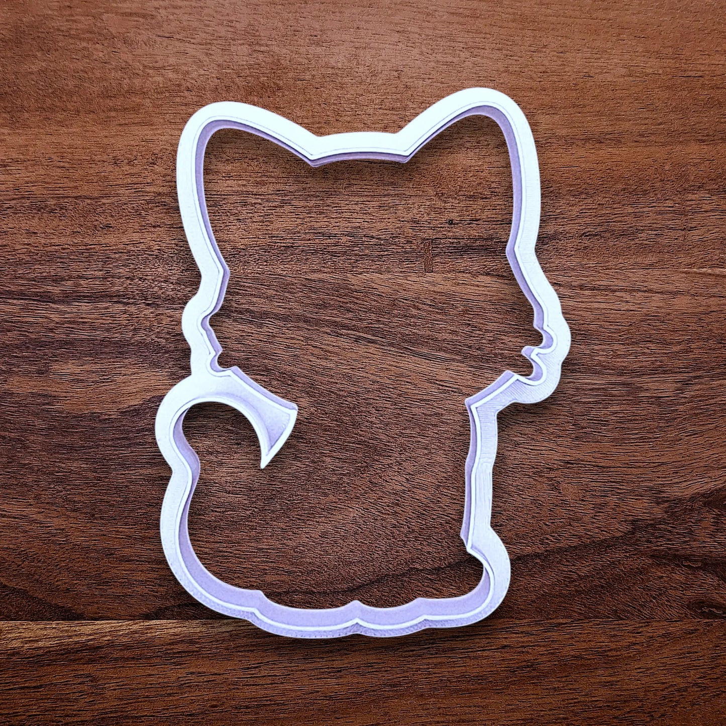 Winking cat cookie cutter, great for creating detailed, cat-themed cookies, fondant pieces, or party treats for birthdays, parties and craft projects.