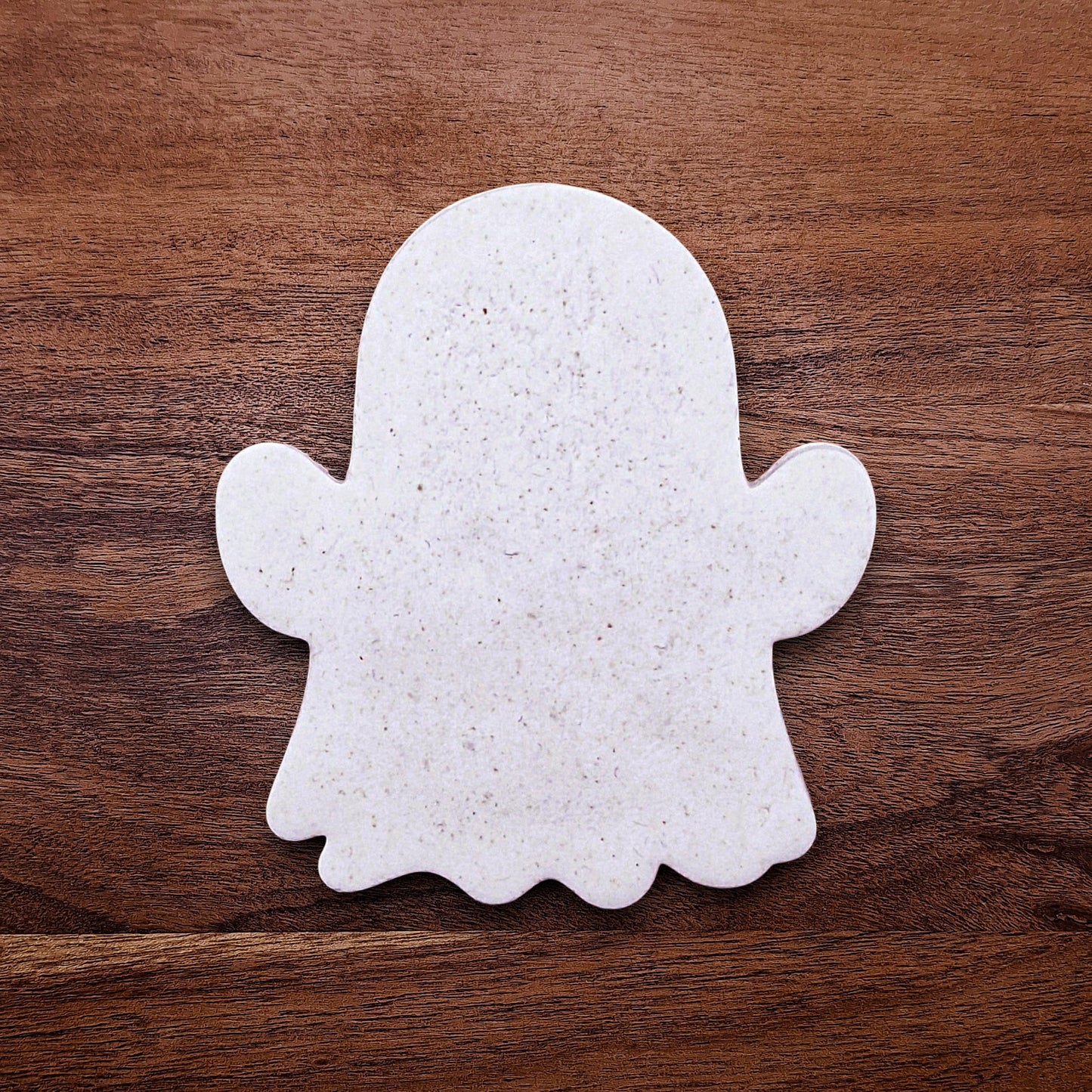 Ghost cookie cutter cutout – great for Halloween cookies, fondant, or crafts with clean, detailed imprints.
