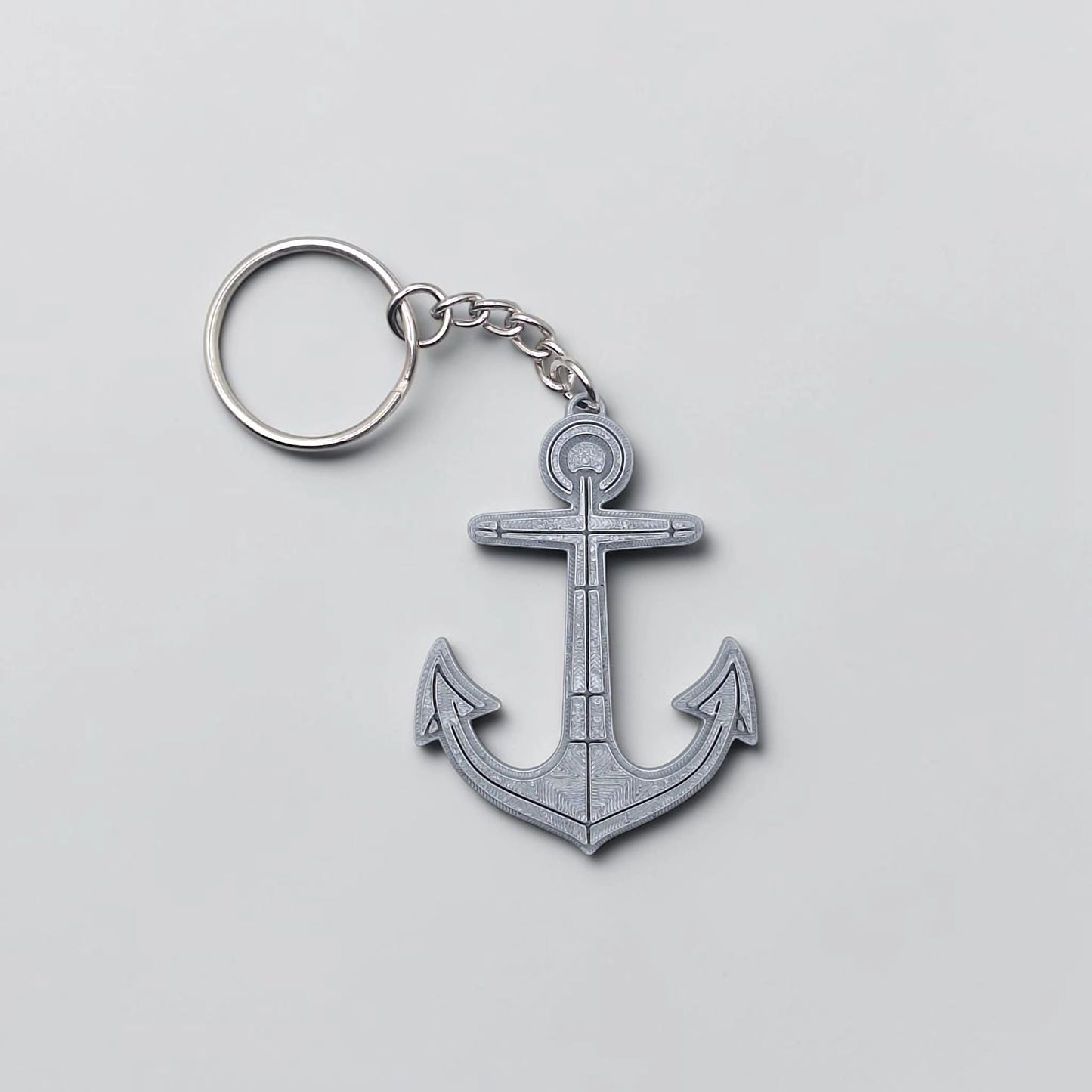 Handmade and customizable anchor keychain in silver, perfect nautical accessory for baby showers, boat lovers, coastal weddings, and beach-themed gifts.