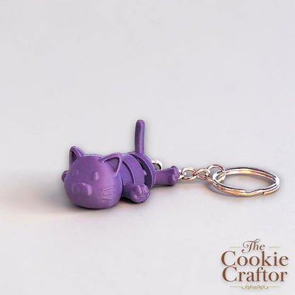 Handmade and customizable articulated cat keychain in indigo purple, great for keys, backpacks, and small gifts with charm.