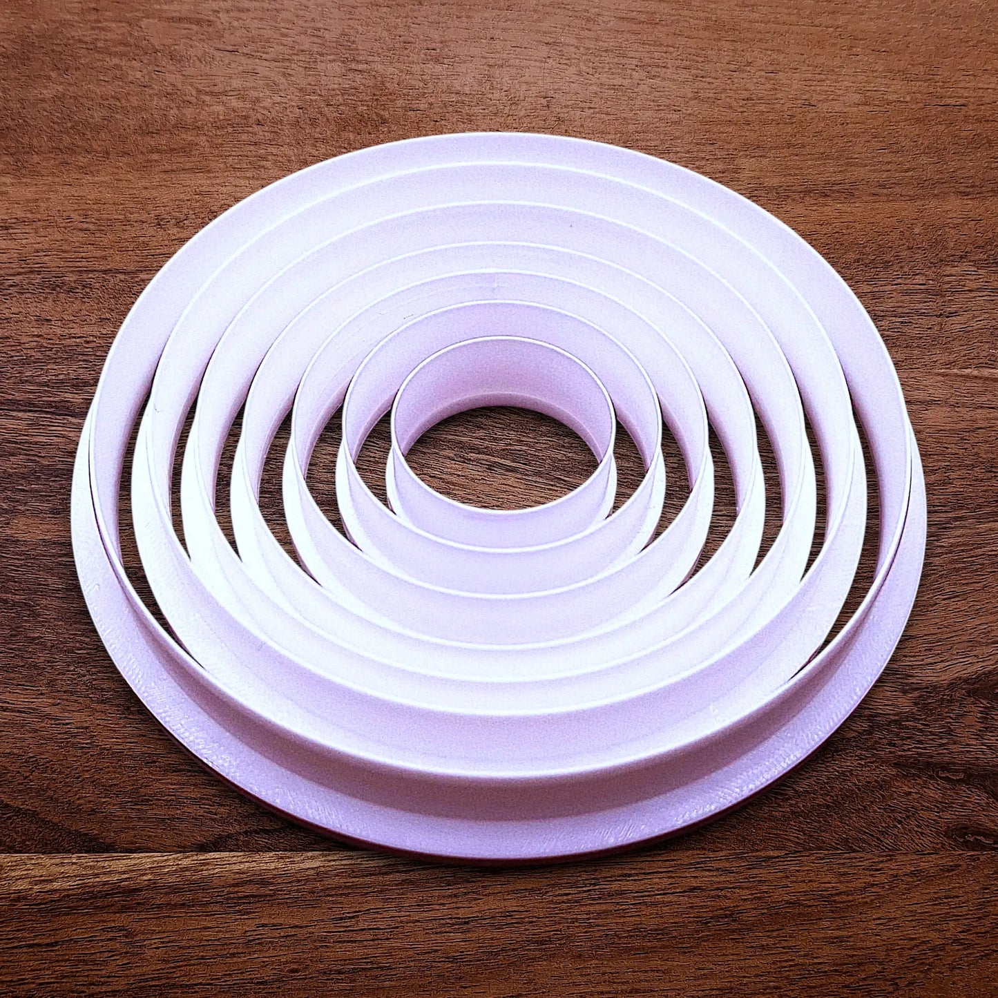 Set of 7 customizable circle cookie cutters from 5" to 1.4". Perfect for baking, fondant, biscuits, sandwiches, and crafting round shapes.