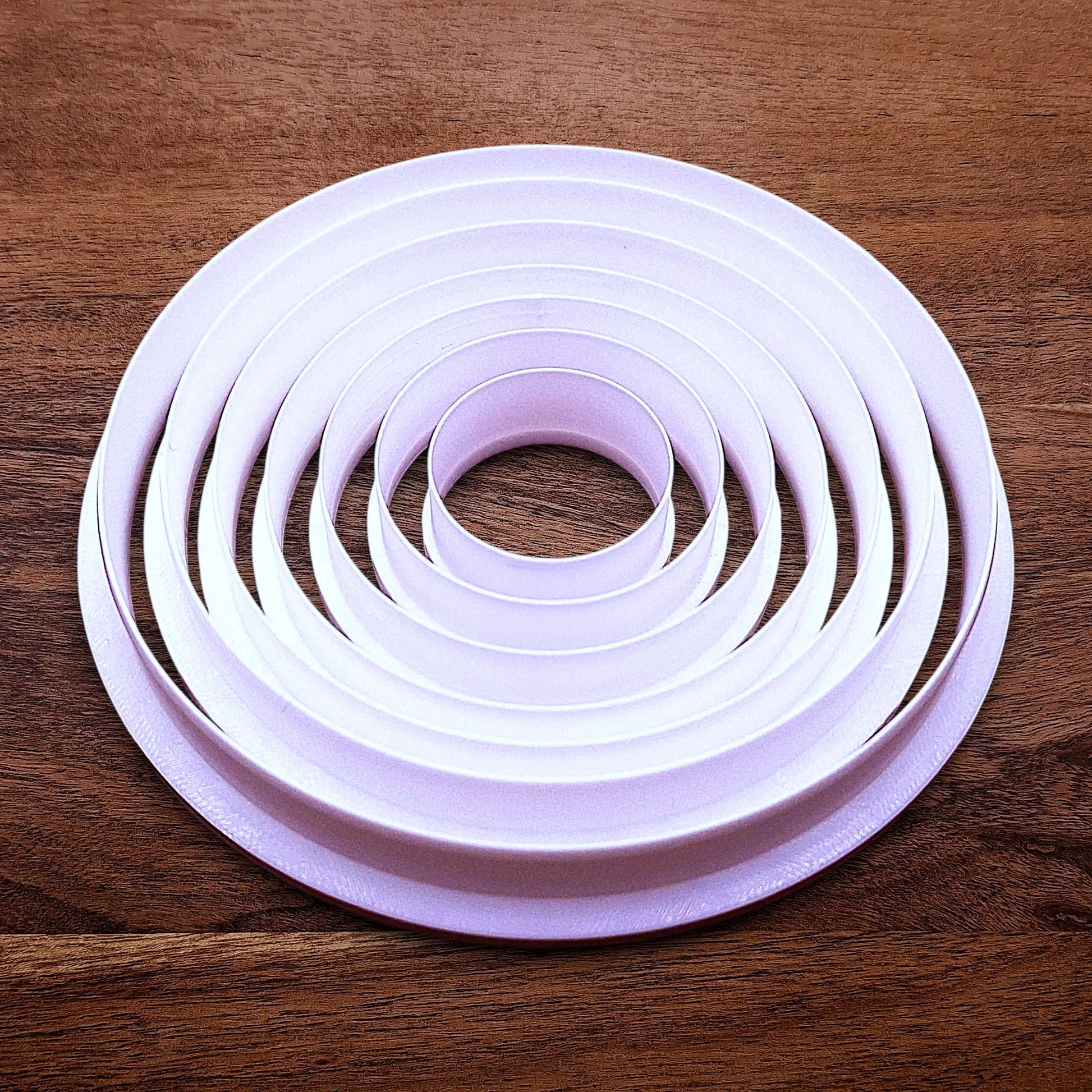 Set of 7 customizable circle cookie cutters from 5" to 1.4". Perfect for baking, fondant, biscuits, sandwiches, and crafting round shapes.