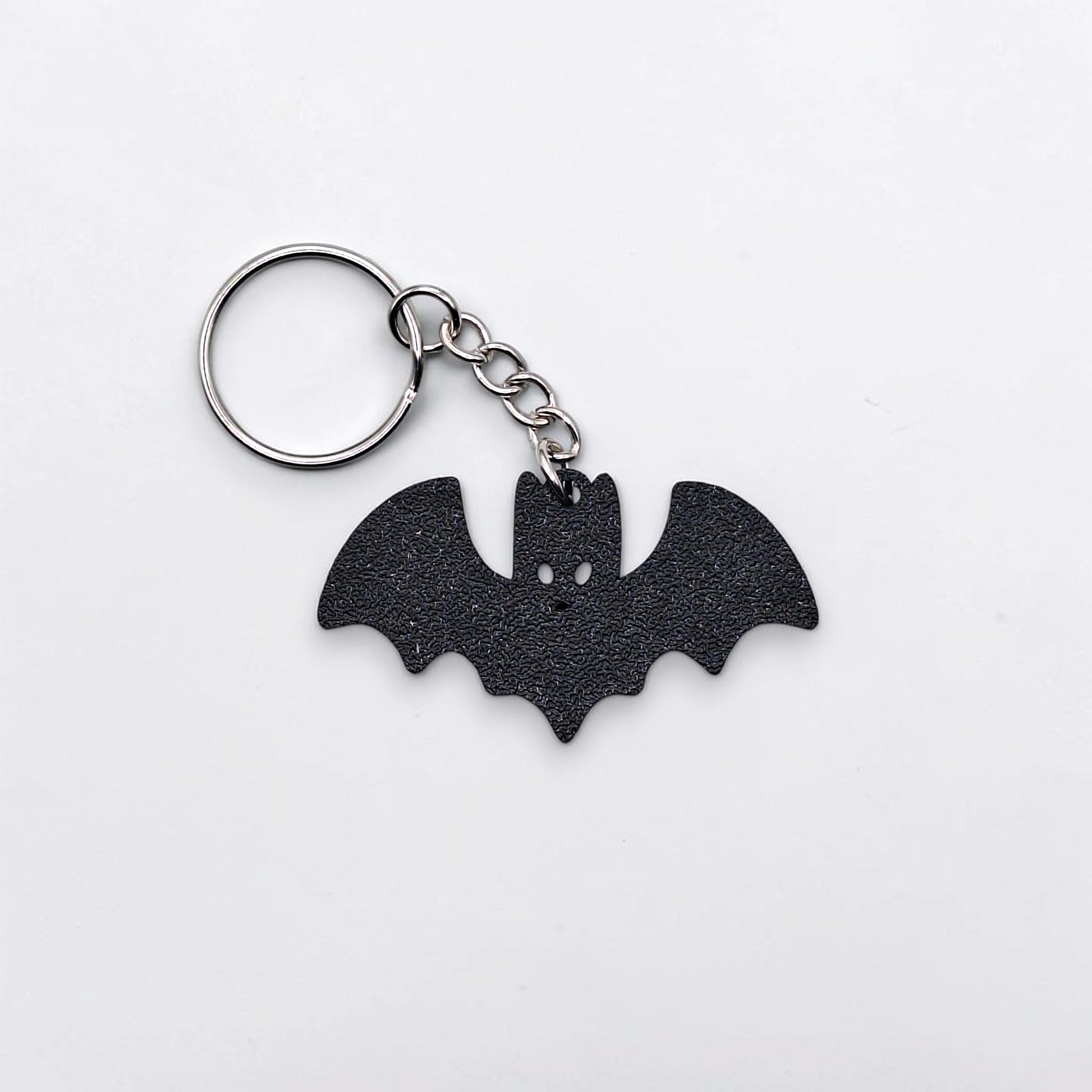 Handmade and customizable bat keychain in black, perfect for Halloween gifts, party favors, or gothic-themed keyring collections.