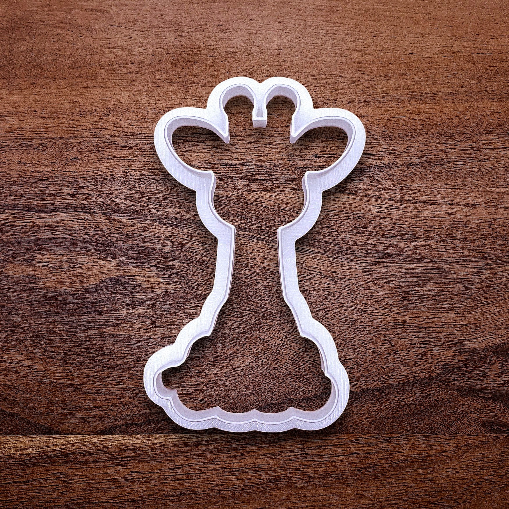 Giraffe cookie cutter without stamp. Perfect for bold safari animal cookies or jungle party centerpiece bakes and crafts.