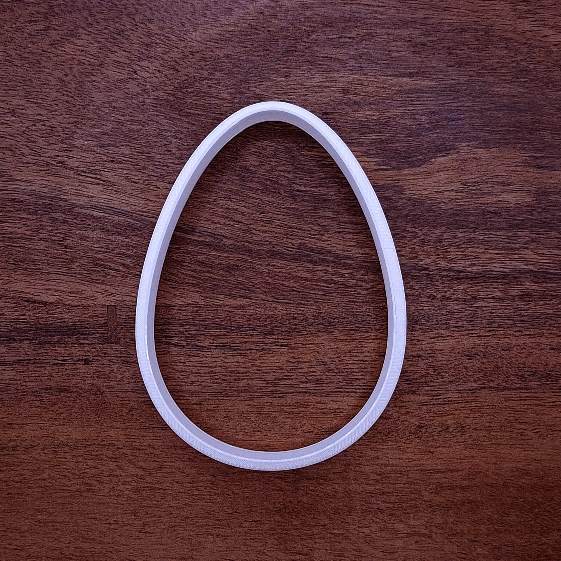 Egg Cookie Cutter – Oval-shaped baking tool for cookies, fondant, sandwiches, and crafts, available in multiple sizes and vibrant colors.