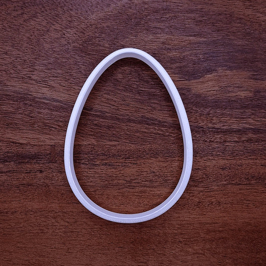 Egg Cookie Cutter – Oval-shaped baking tool for cookies, fondant, sandwiches, and crafts, available in multiple sizes and vibrant colors.