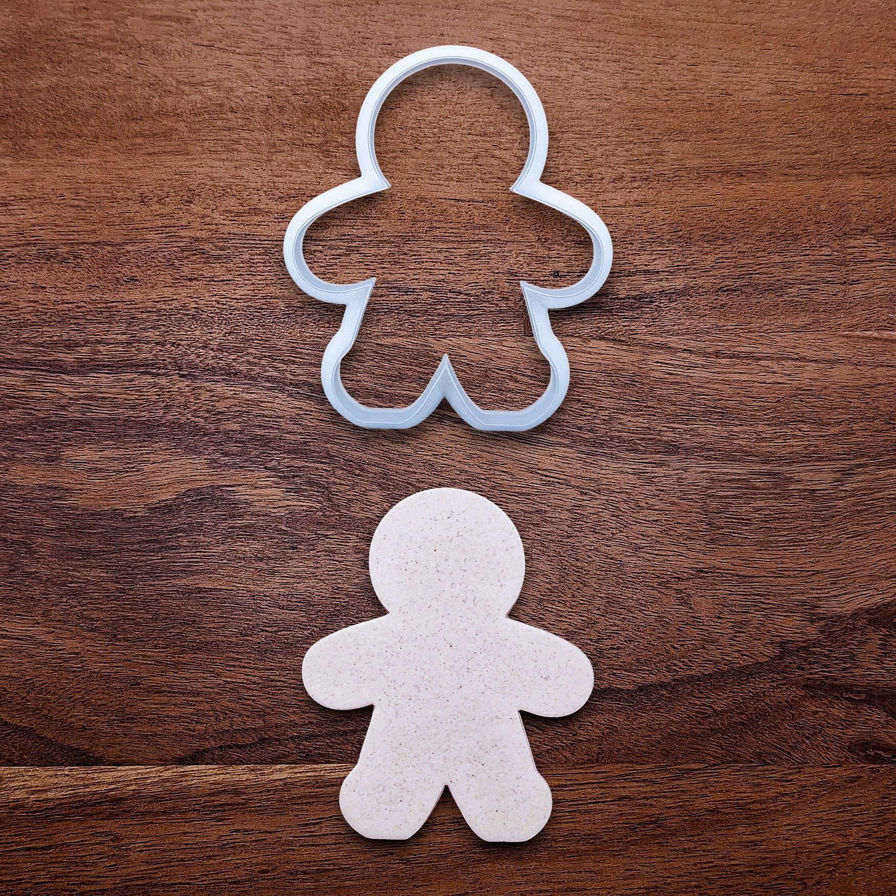 Gingerbread man cookie cutter without stamp – choose your perfect size and color for holiday cookies, fondant toppers, or festive baking projects.