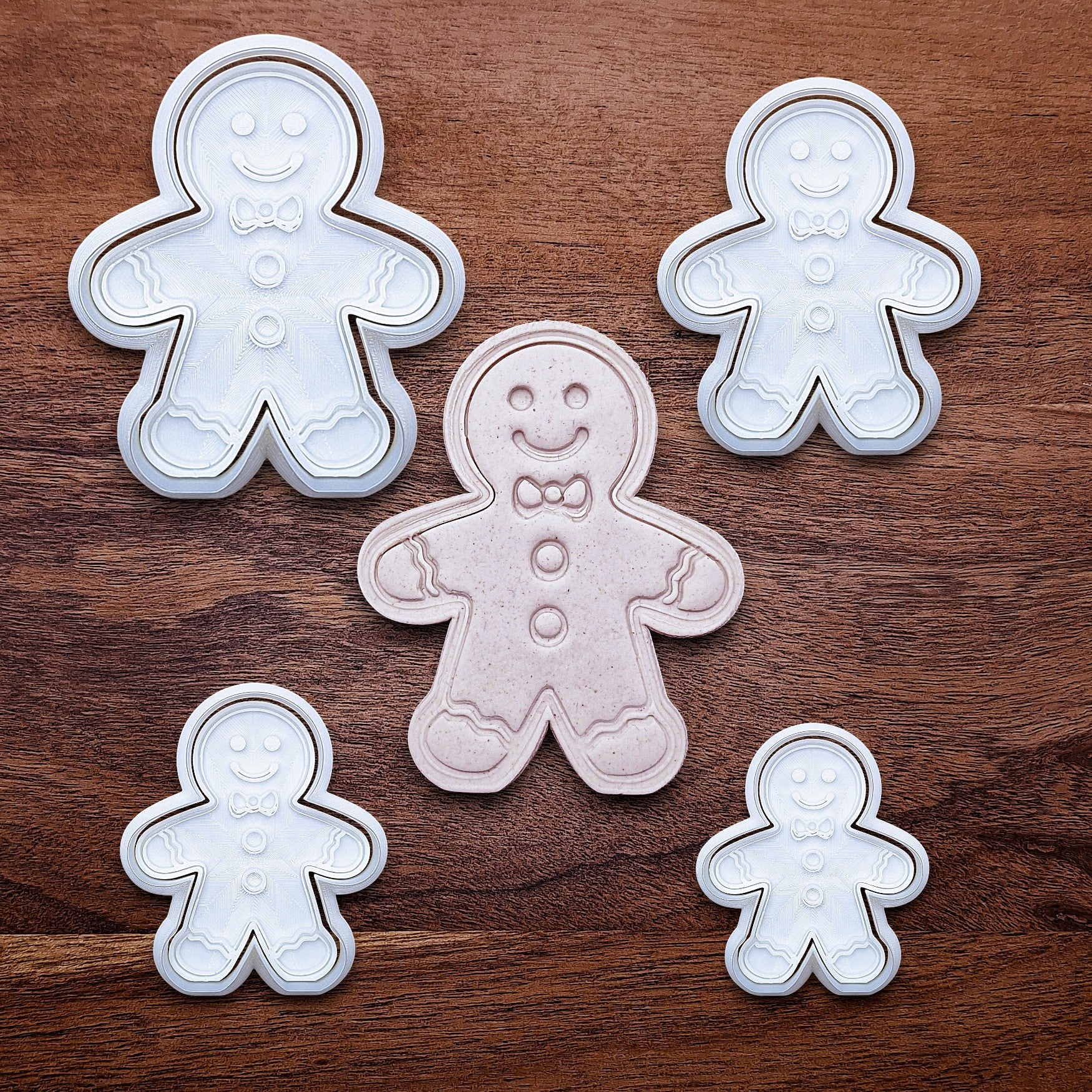 Holiday gingerbread man cookie cutters with matching stamps – add festive details easily to your Christmas cookies, fondant, or clay crafts.