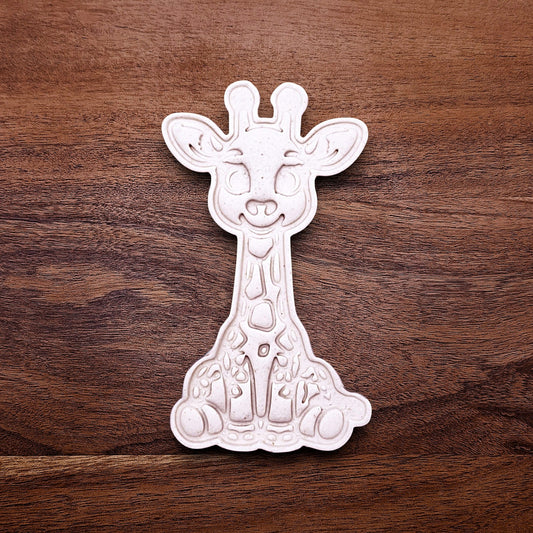 Giraffe cookie cutter set with dough imprint stamp, perfect for baking animal cookies, safari party treats, and fun zoo-themed desserts.