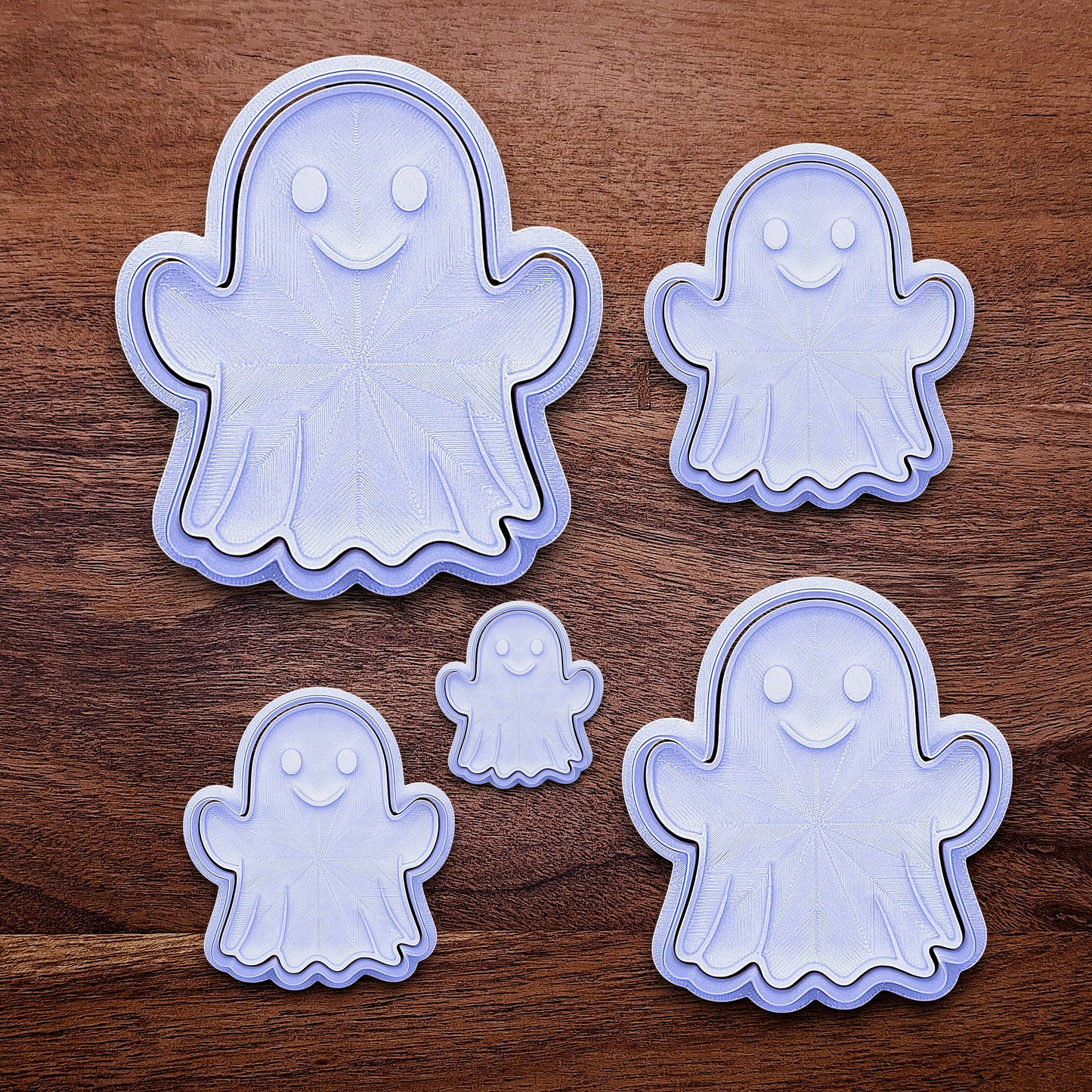 Ghost cookie cutters and stamps in multiple sizes – great for Halloween cookies, fondant, or crafts with clean, detailed imprints.