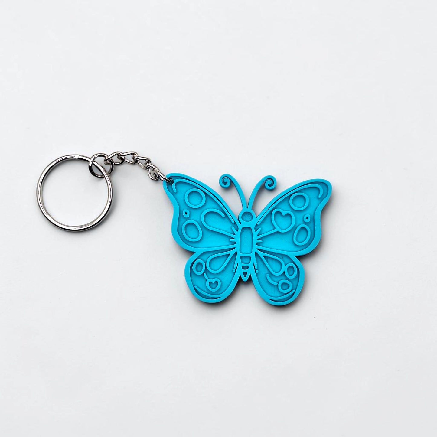 Handmade and customizable butterfly keychain in purple, perfect for gifts, party favors, or nature-themed accessories.