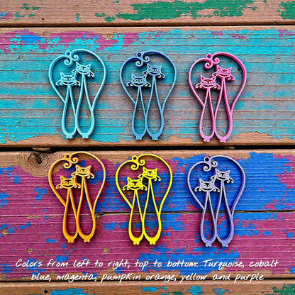 Handmade and customizable cat couple keychains in different colors, perfect for couples, best friends, or pet lovers.