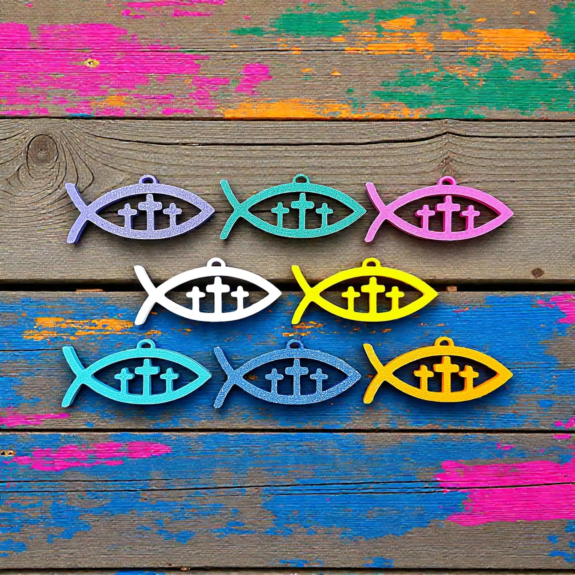 Handmade and customizable Christian Fish Keychain featuring three crosses, perfect for religious gifts, baptism, confirmation, Sunday school, and church events.