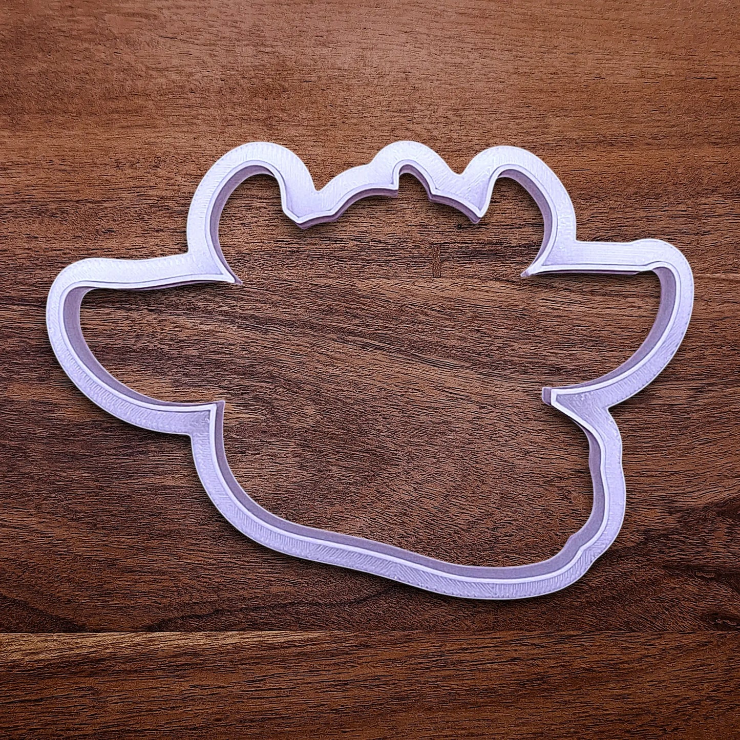 Handmade and customizable cow cookie cutter, perfect for farm-themed baking and kids’ country birthday party treats.