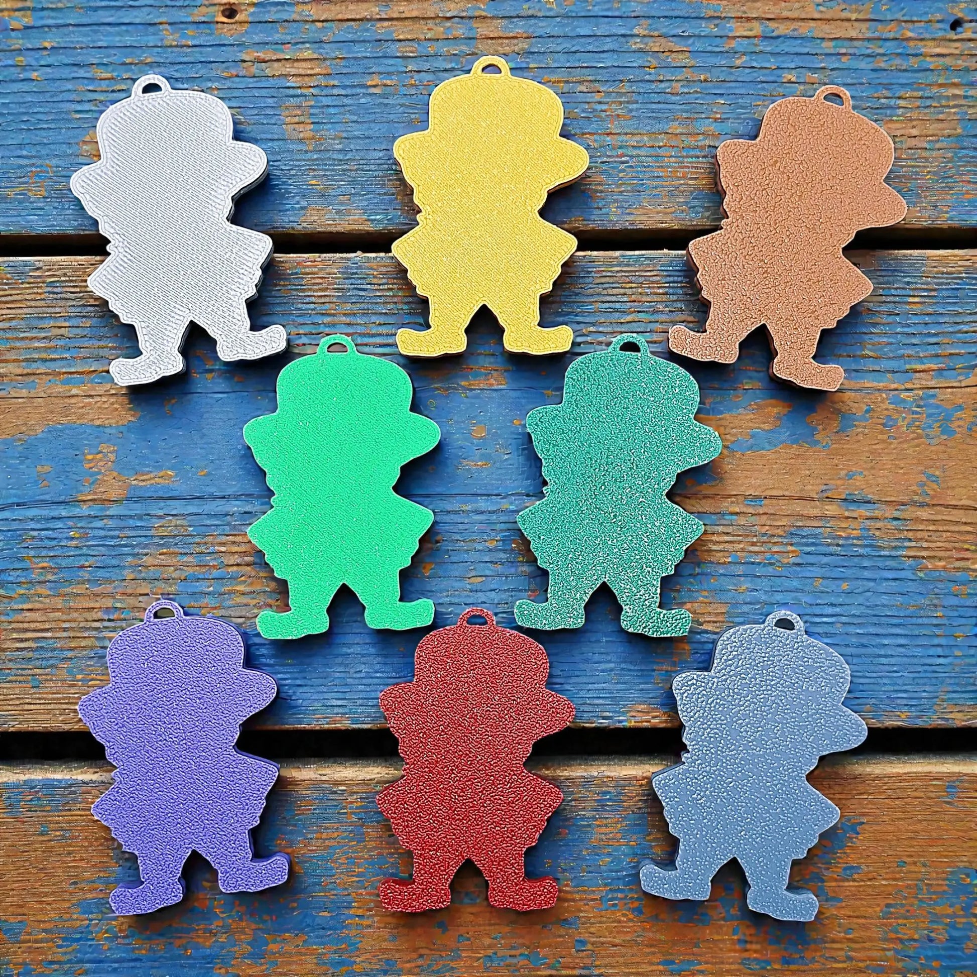 Reverse of handmade and customizable leprechaun keychains in multiple colors, ideal for Irish gifts, St. Paddy’s Day party favors, and festive shamrock bag charms.