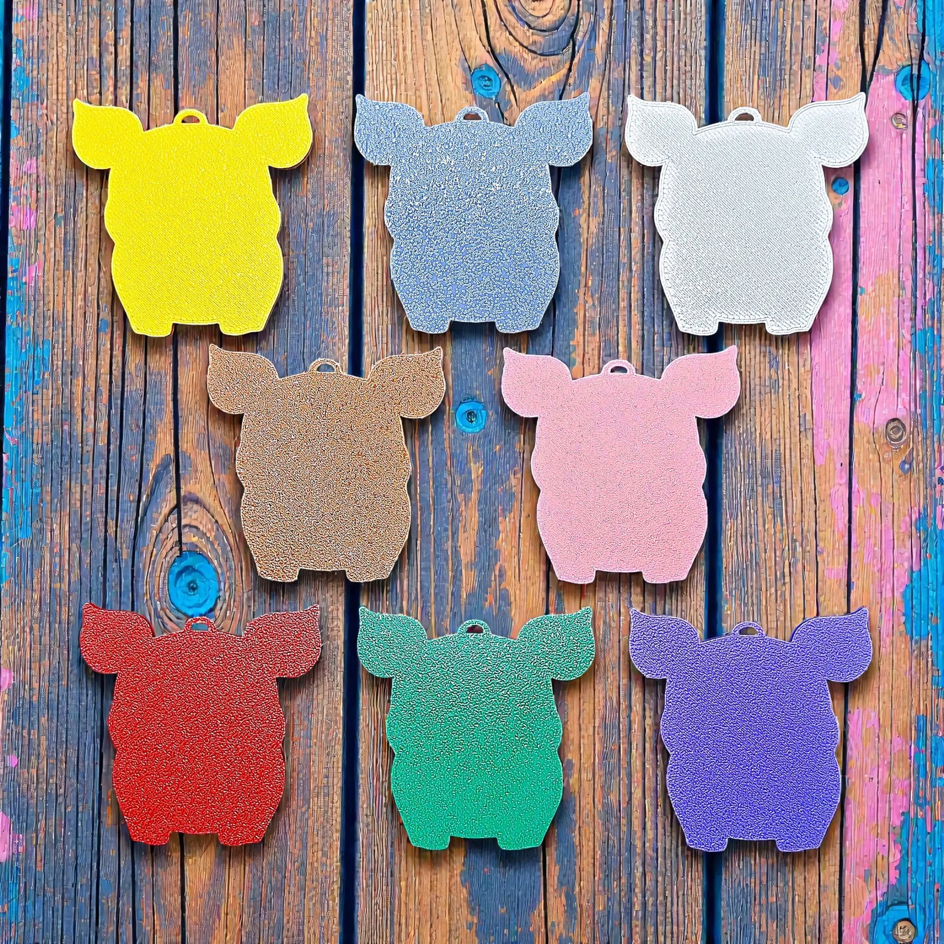 Reverse of handmade and customizable pig keychains, ideal for country themed part favors, cute bag charms, and classroom prizes.