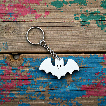 Handmade and customizable bat keychain in white, perfect for Halloween gifts, party favors, or gothic-themed keyring collections.