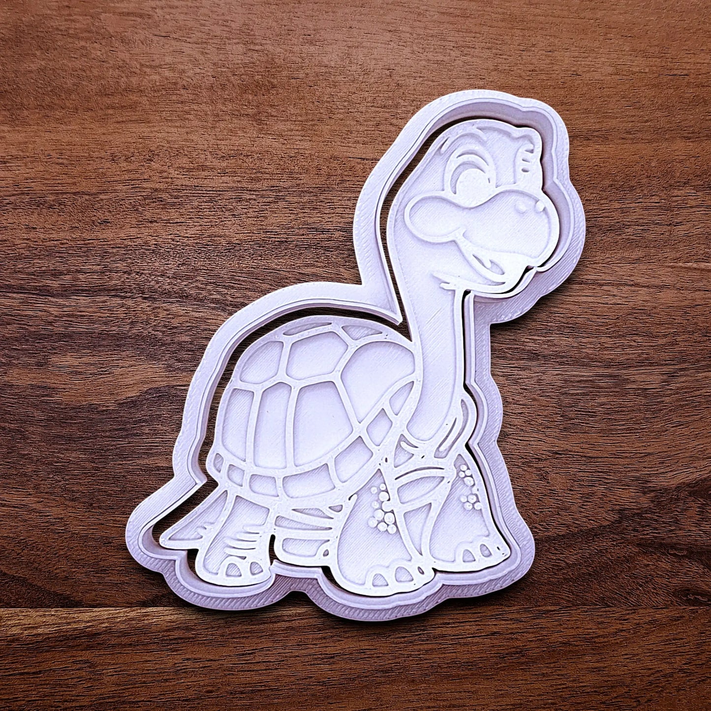 Handmade and customizable turtle cookie cutter and stamp, ideal for ocean-themed baking, birthday party treats, or handmade gift ideas.