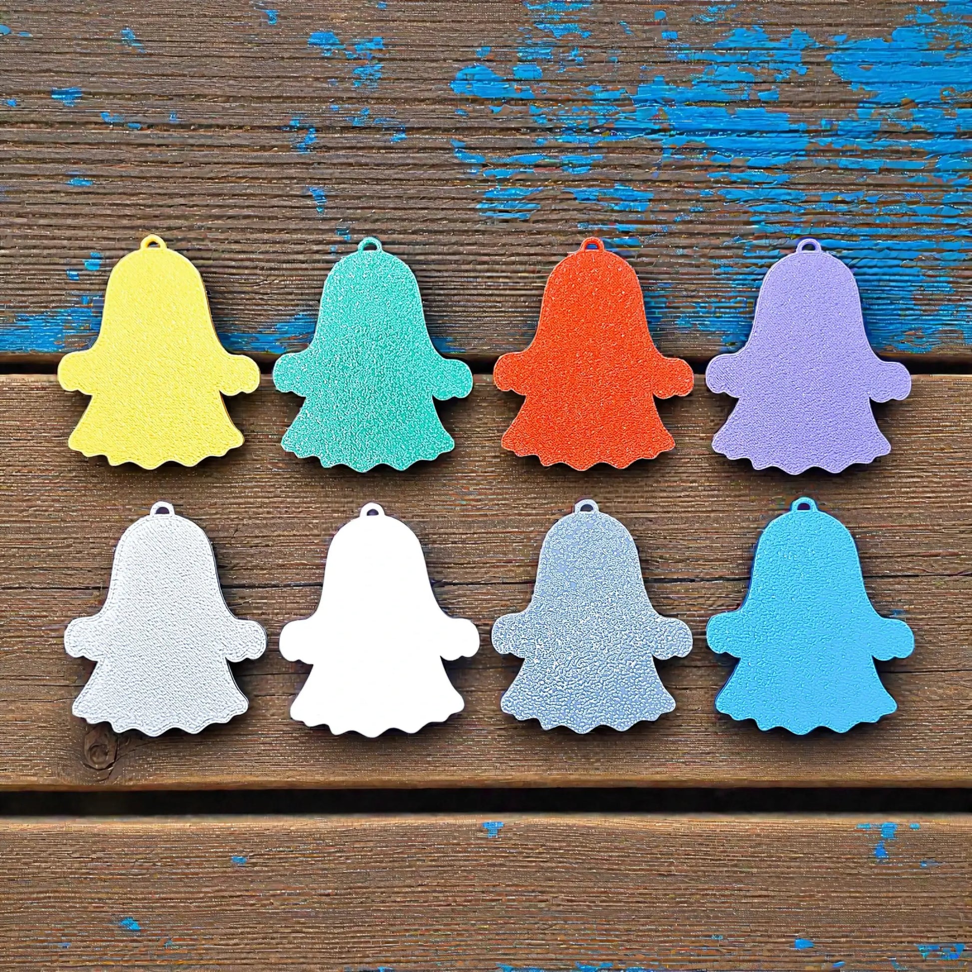 Reverse of handmade and customizable ghost keychains, perfect for Halloween party favors, trick or treats, and fun Fall gifting for kids.