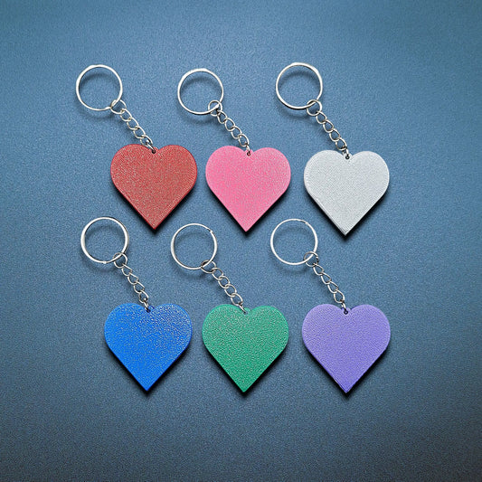 Handmade and customizable heart keychains in six colors displayed side by side, showcasing custom color options for gifts, bag charms, and Valentine’s Day accessories.