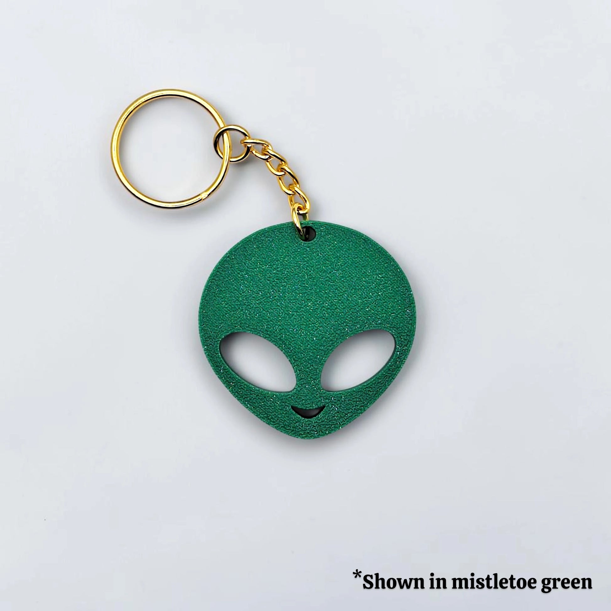 Alien head keychain, customizable in 30 colors, perfect for party favors, comic cons and trick or treat gifts.