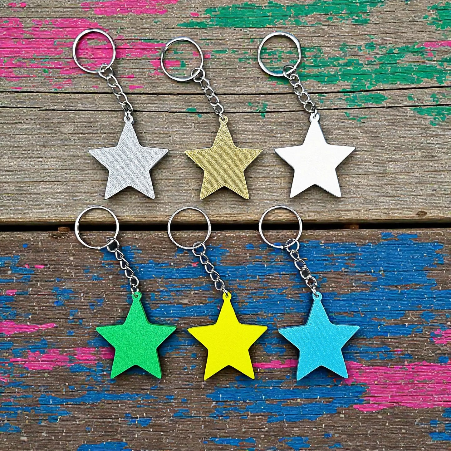 Handmade and customizable star keychains in various colors, made from eco PLA plastic, ideal for classroom prizes, rewards, events, kids, and party favors.