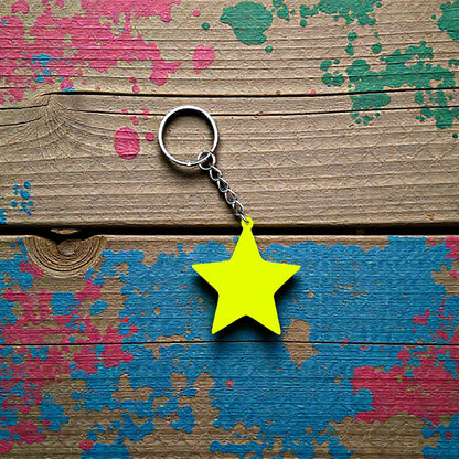Handmade and customizable star keychain in yellow, made from eco PLA plastic, ideal for classroom prizes, rewards, events, kids, and party favors.