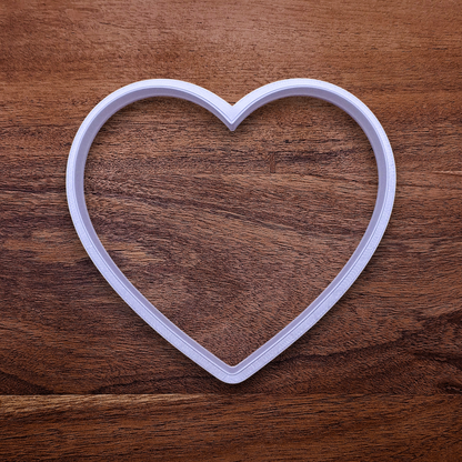 Eco-friendly heart cookie cutter, handmade from biodegradable plastic, perfect for baking cookies, fondant, and romantic treats for weddings or Valentine’s Day.