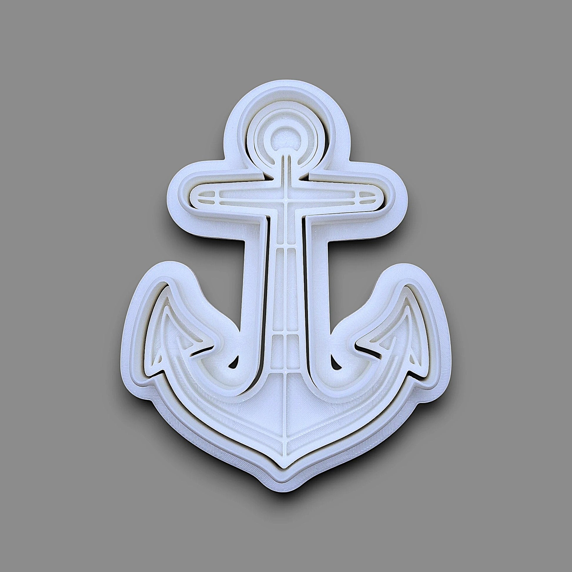 Anchor cookie cutter with matching stamp. Ideal for making detailed cookies, fondant toppers, or ocean party treats.