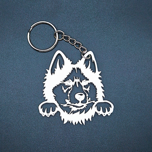 White Siberian Husky keychain featuring a detailed head profile, handmade from eco-friendly PLA plastic—perfect for dog moms and husky lovers.