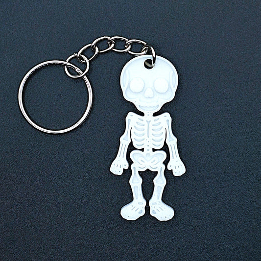 White skeleton keychain—shiny, spooky charm made from eco-friendly PLA plastic; perfect for gothic accessories, party bags, or Halloween decor.