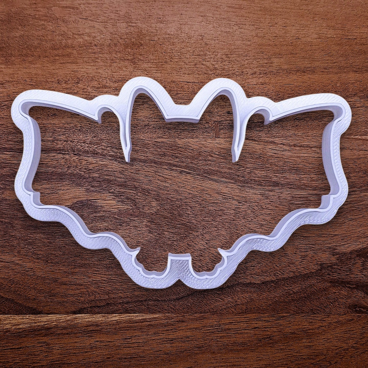 Simple bat-shaped cookie cutter, great for Halloween baking, haunted house parties, and bat-themed cookie trays or crafts.