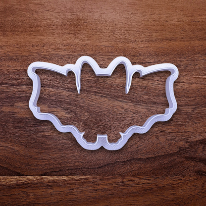 Bat-shaped cookie cutter, great for Halloween baking, haunted house parties, and bat-themed cookie trays or crafts.